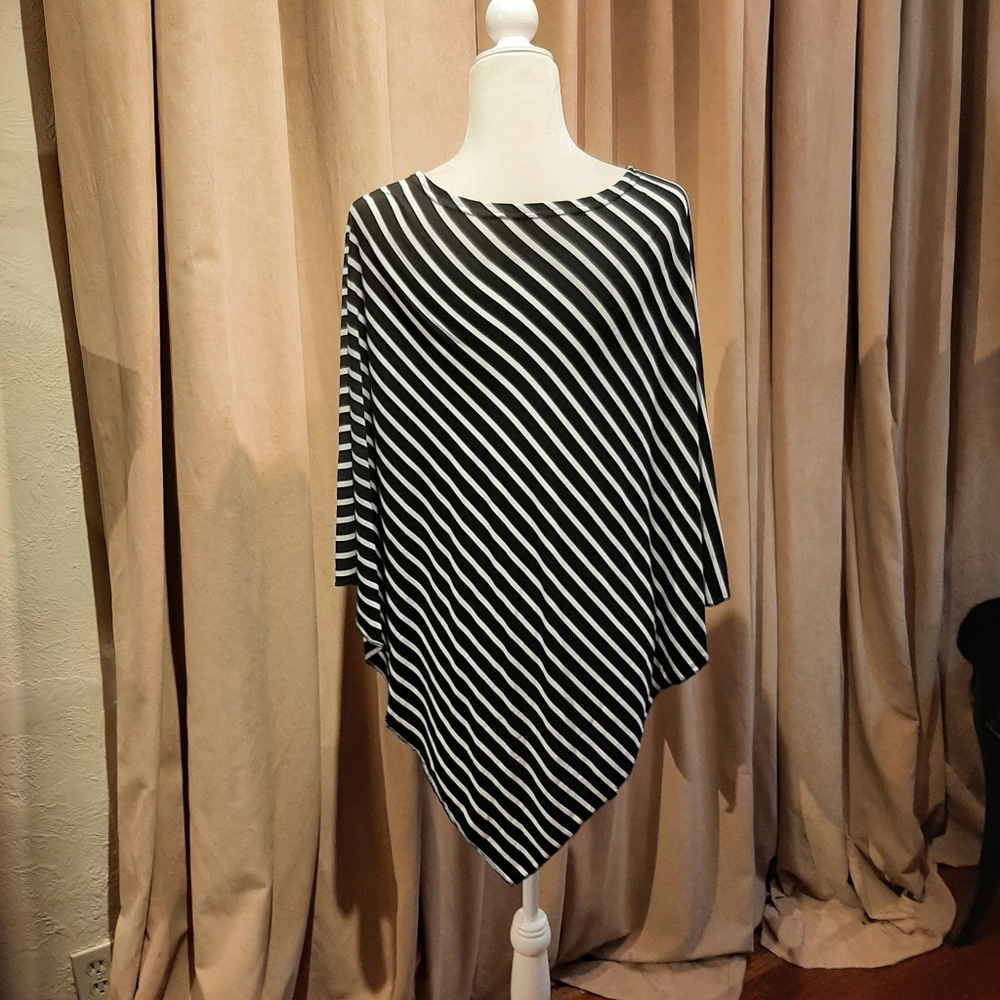 Poncho - Picture 3 of 7